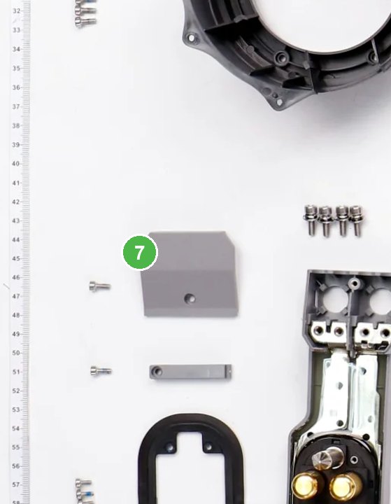 Cubierta Protectora del Tablero de Distribución de Energía señalada con el número 7 en el diagrama de despiece del DJI Agras T70P