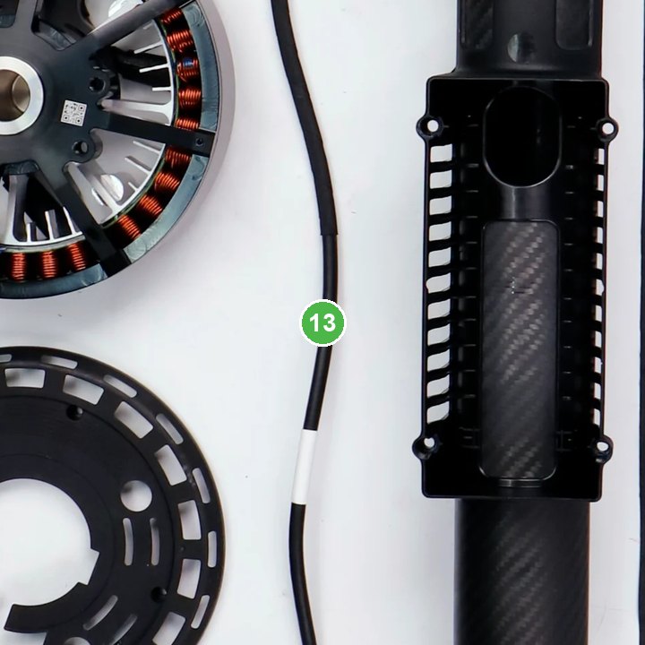 Cable Adaptador de Aspersor ESC señalada con el número 13 en el diagrama de despiece del DJI Agras T70P